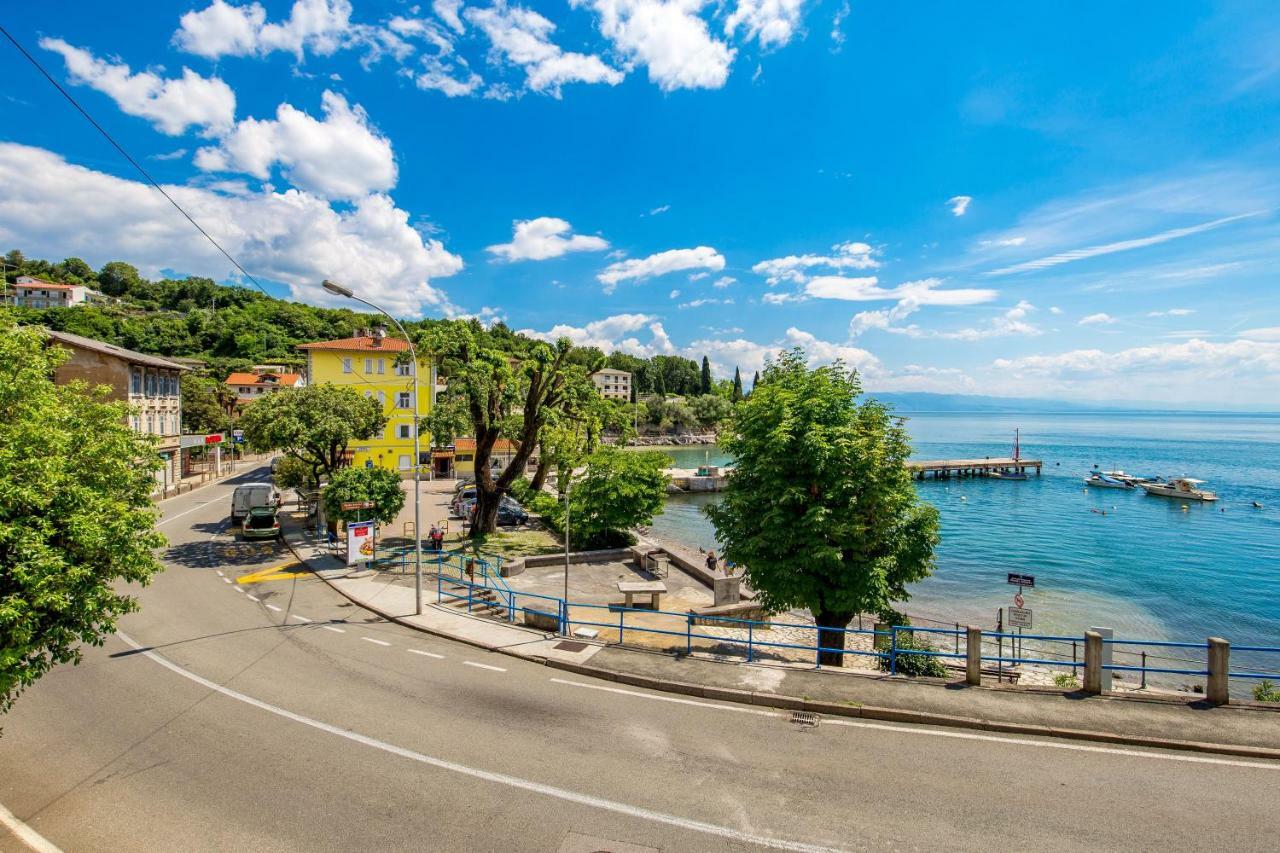 Seafront Apartment Voyo Ika Dış mekan fotoğraf