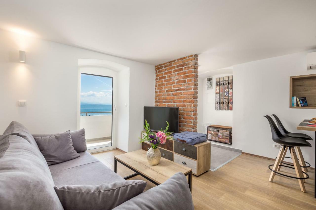 Seafront Apartment Voyo Ika Dış mekan fotoğraf