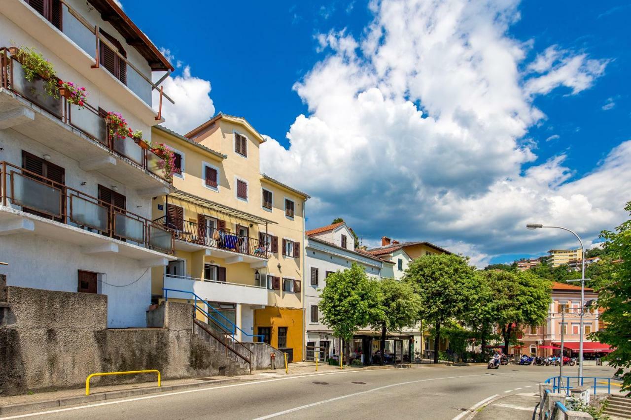 Seafront Apartment Voyo Ika Dış mekan fotoğraf