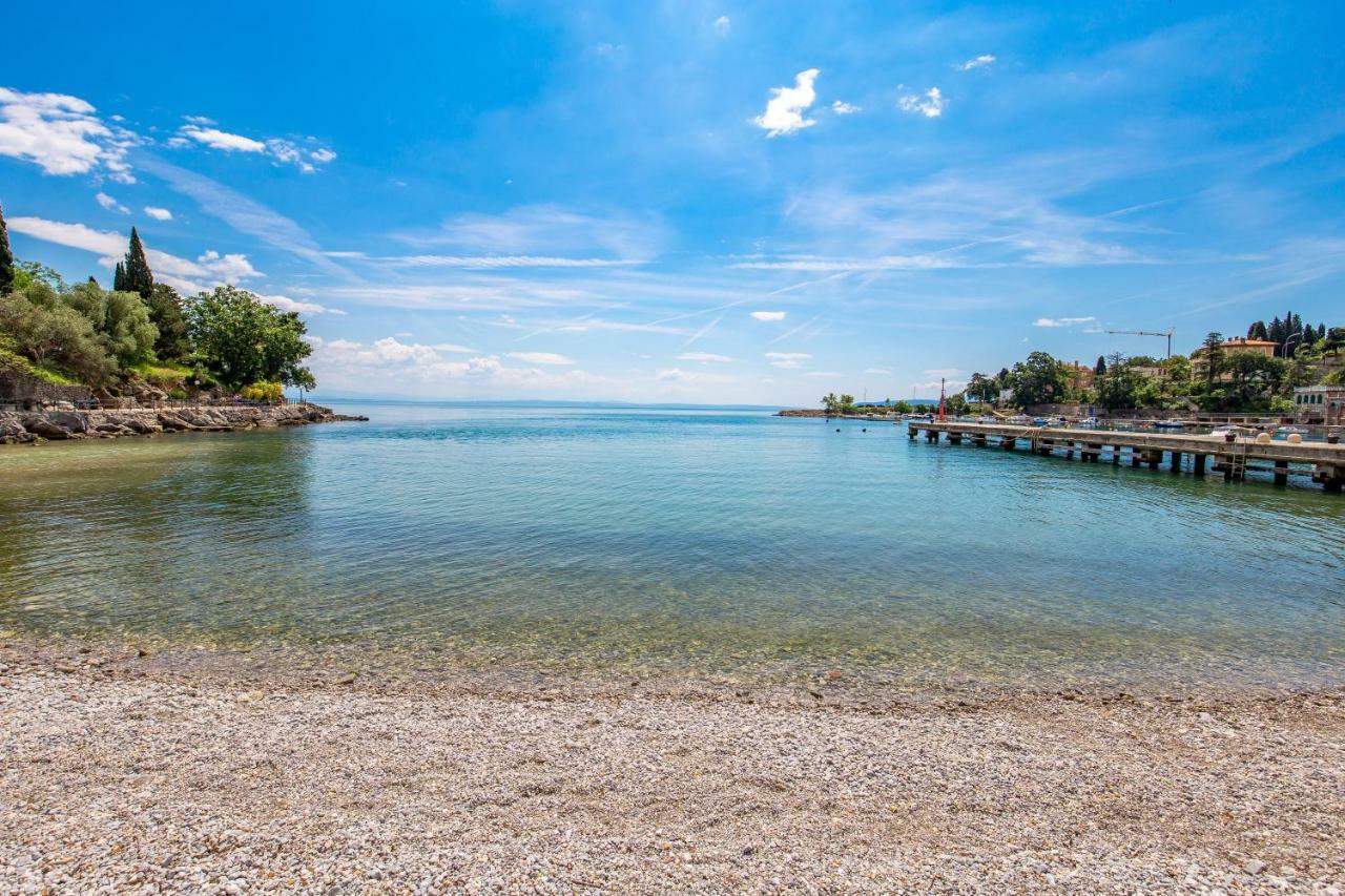 Seafront Apartment Voyo Ika Dış mekan fotoğraf