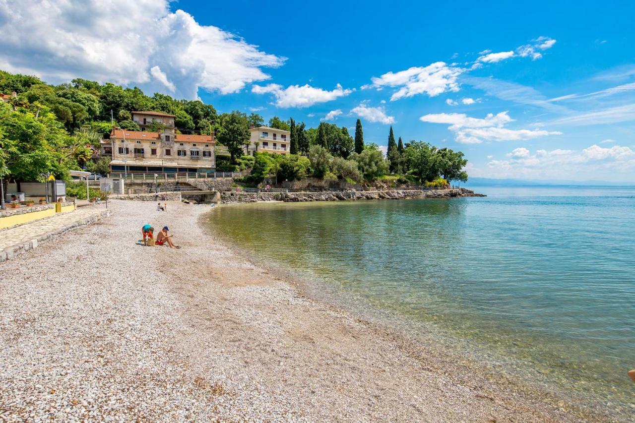 Seafront Apartment Voyo Ika Dış mekan fotoğraf